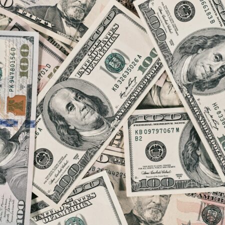 Sports Betting Bankroll Management Guide: Unit Staking vs Kelly Criterion